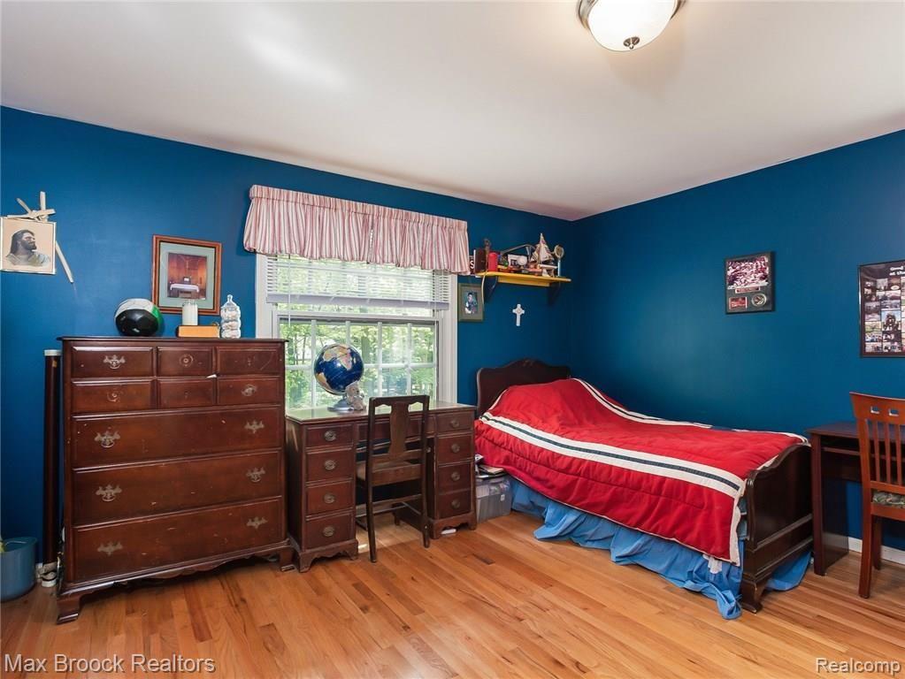 33811 Hunters Pointe Road Farmington, MI 48331 - Photo 16 of 23 028-4155795-medium4x3.jpg