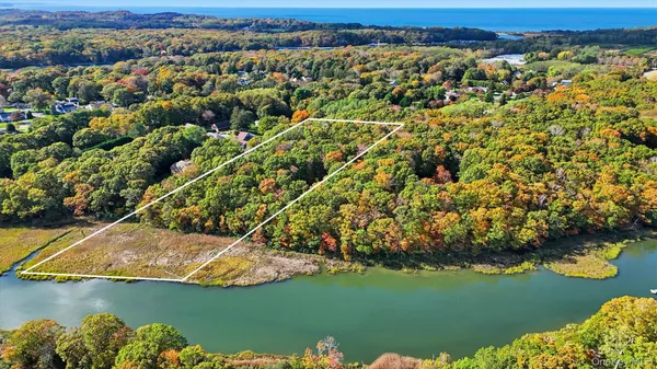 $925,000 | 1050 Greton Court, Mattituck, NY 11952