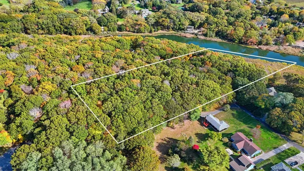 $925,000 | 1050 Greton Court, Mattituck, NY 11952