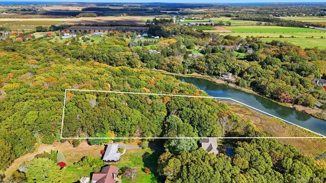 $925,000 | 1050 Greton Court, Mattituck, NY 11952