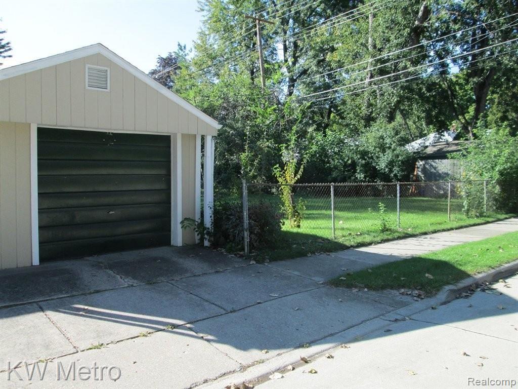 3302 Starr Road Royal Oak, MI 48073 - Photo 10 of 11 Garage and yard