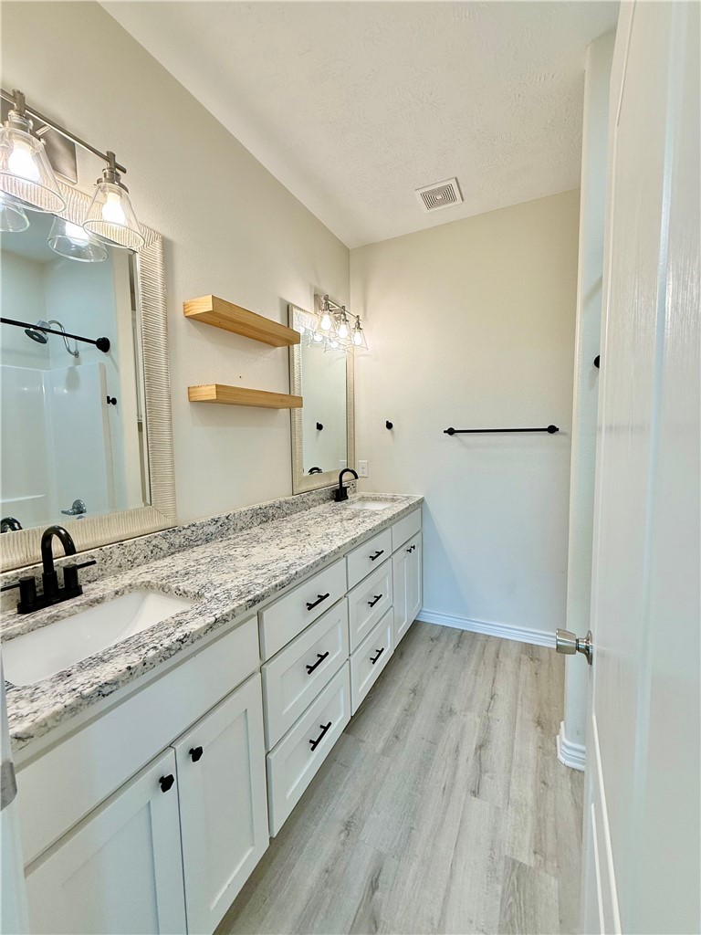 3677 Rabbit Lane Bryan, TX 77808 - Photo 22 of 30 Primary bathroom