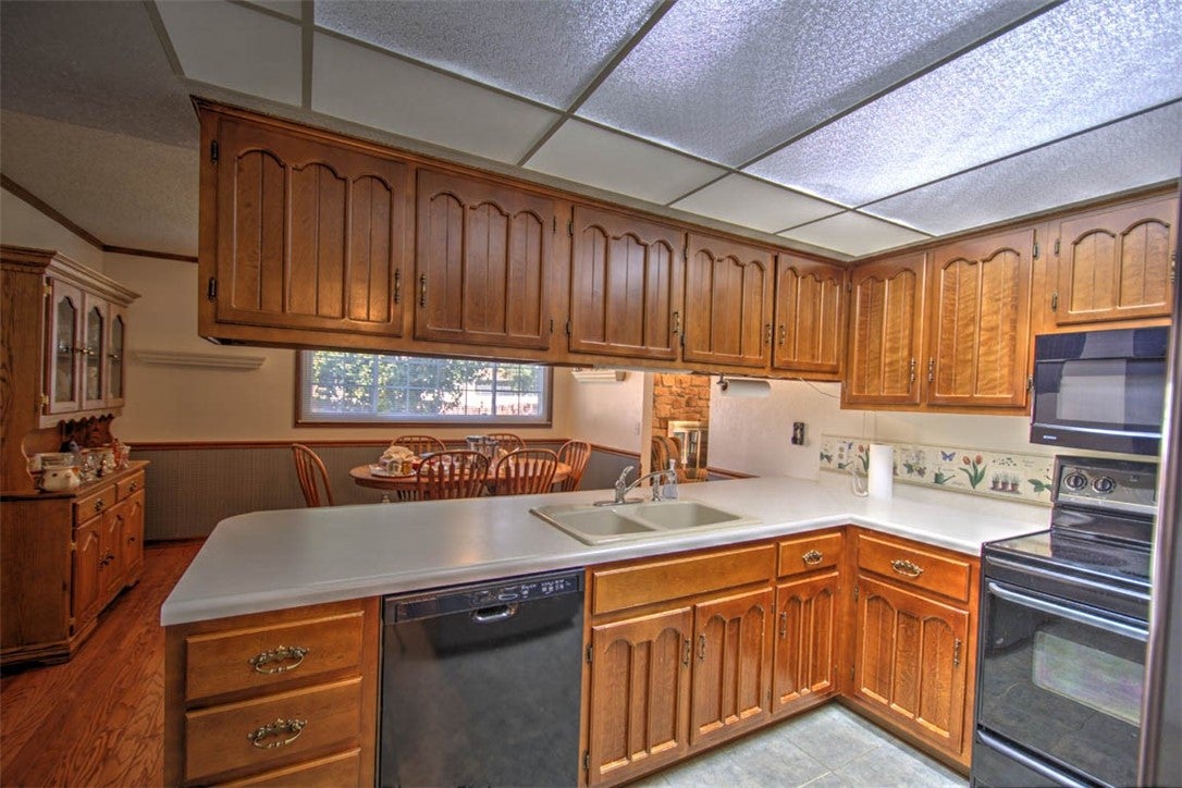 4674 Redbud Court Decatur, IL 62526 - Photo 9 of 26 Gallery Image 9