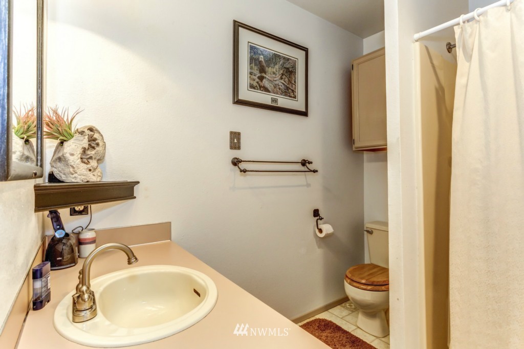 1447 Hillspring Road Bellingham, WA 98226 - Photo 17 of 24 Gallery Image 17