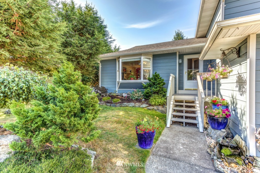 1447 Hillspring Road Bellingham, WA 98226 - Photo 3 of 24 Gallery Image 3