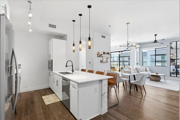 $1,895 | 3131 North Central Avenue, Unit 4001, Phoenix, AZ 85012