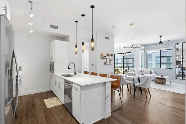 $1,895 | 3131 North Central Avenue, Unit 4001, Phoenix, AZ 85012