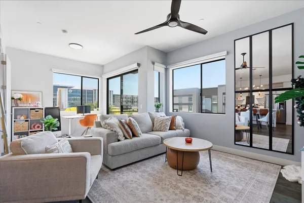 $1,895 | 3131 North Central Avenue, Unit 4001, Phoenix, AZ 85012