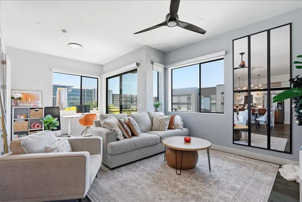 $1,895 | 3131 North Central Avenue, Unit 4001, Phoenix, AZ 85012