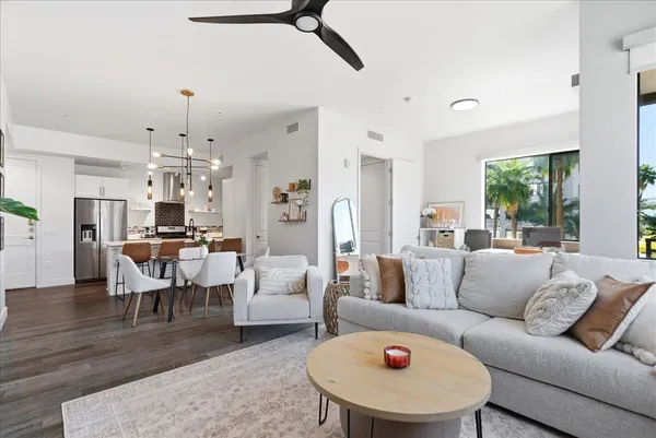 $1,895 | 3131 North Central Avenue, Unit 4001, Phoenix, AZ 85012