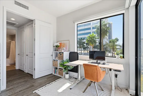$1,895 | 3131 North Central Avenue, Unit 4001, Phoenix, AZ 85012