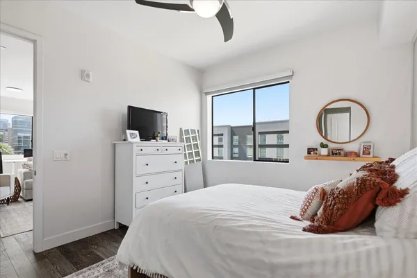 $1,895 | 3131 North Central Avenue, Unit 4001, Phoenix, AZ 85012