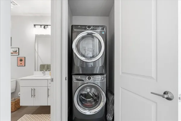 $1,895 | 3131 North Central Avenue, Unit 4001, Phoenix, AZ 85012