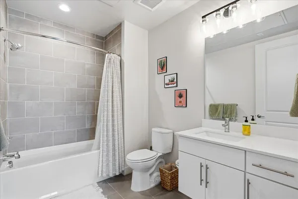 $1,895 | 3131 North Central Avenue, Unit 4001, Phoenix, AZ 85012