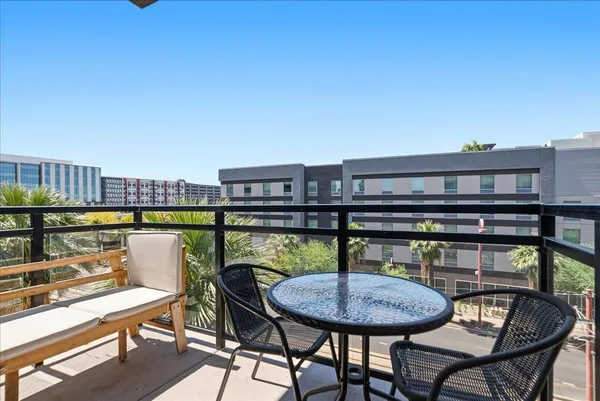 $1,895 | 3131 North Central Avenue, Unit 4001, Phoenix, AZ 85012