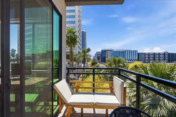 $1,895 | 3131 North Central Avenue, Unit 4001, Phoenix, AZ 85012