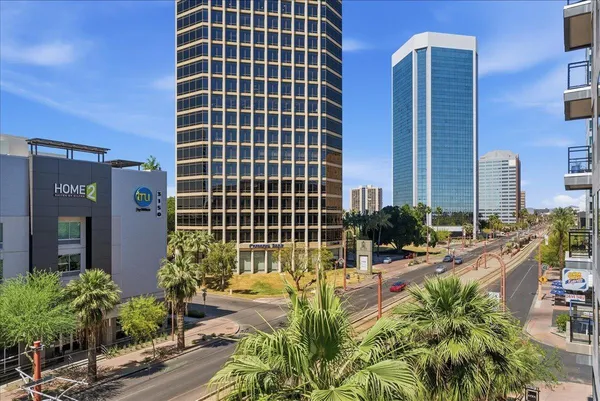 $1,895 | 3131 North Central Avenue, Unit 4001, Phoenix, AZ 85012