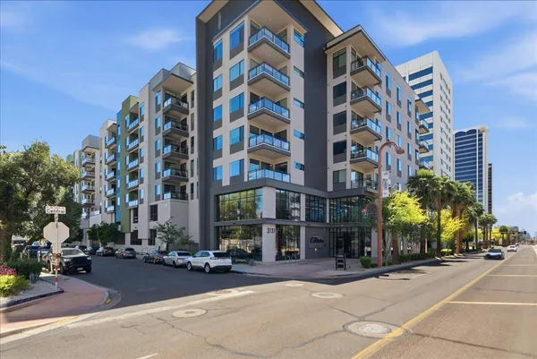 $1,895 | 3131 North Central Avenue, Unit 4001, Phoenix, AZ 85012