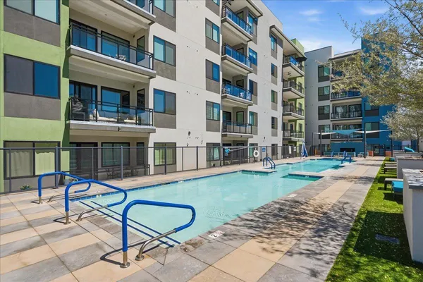 $1,895 | 3131 North Central Avenue, Unit 4001, Phoenix, AZ 85012