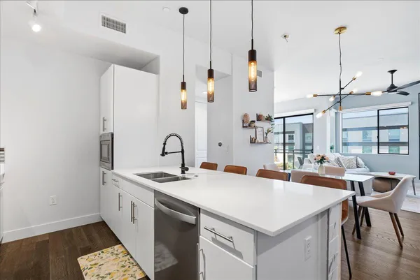 $1,895 | 3131 North Central Avenue, Unit 4001, Phoenix, AZ 85012
