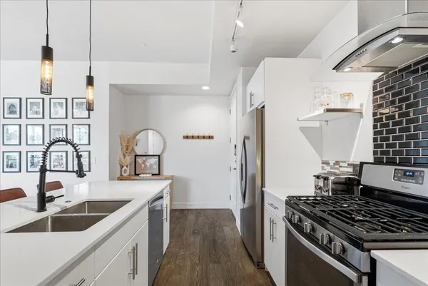 $1,895 | 3131 North Central Avenue, Unit 4001, Phoenix, AZ 85012