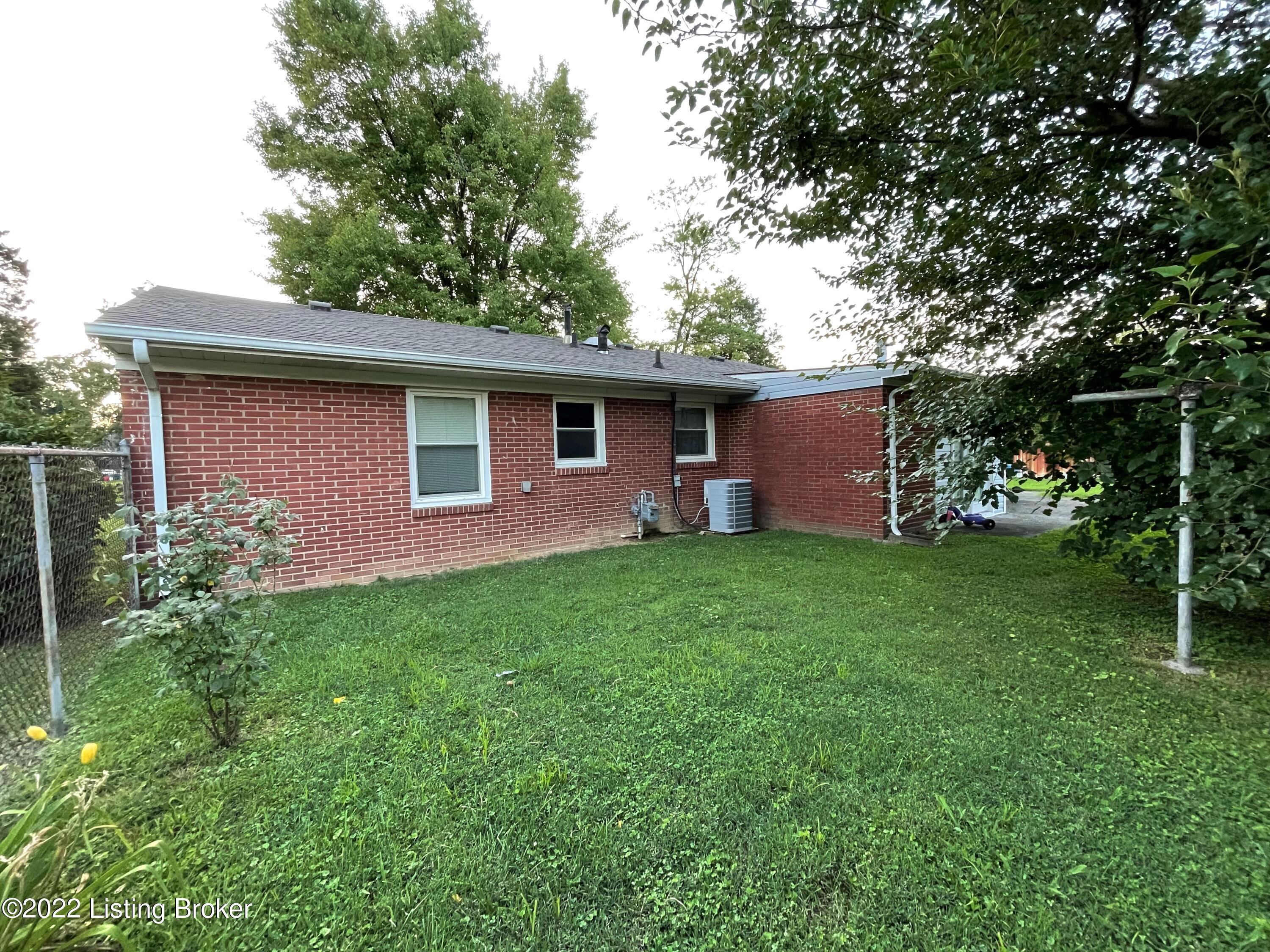 5311 Ridgecrest Road Louisville, KY 40218 - Photo 11 of 11 Back of house