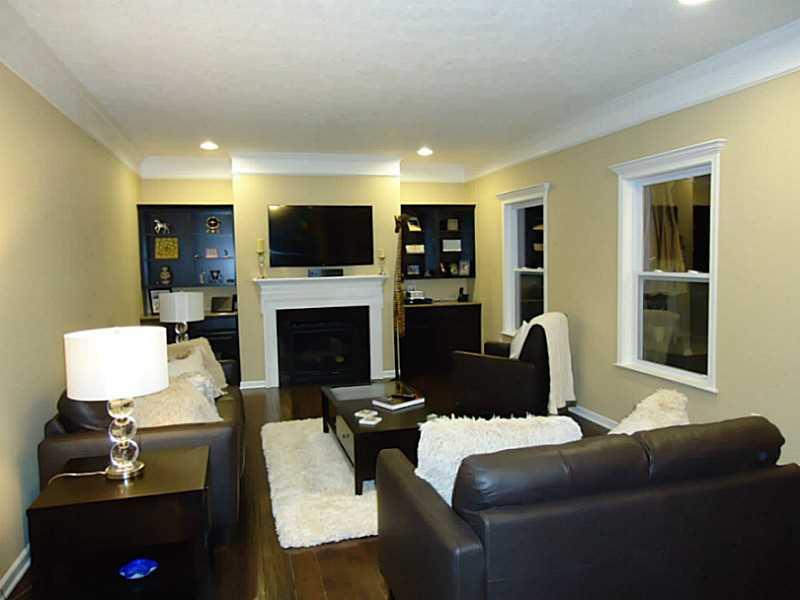 449 Beech Drive McKees Rocks, PA 15136 - Photo 3 of 24 Family Room.
