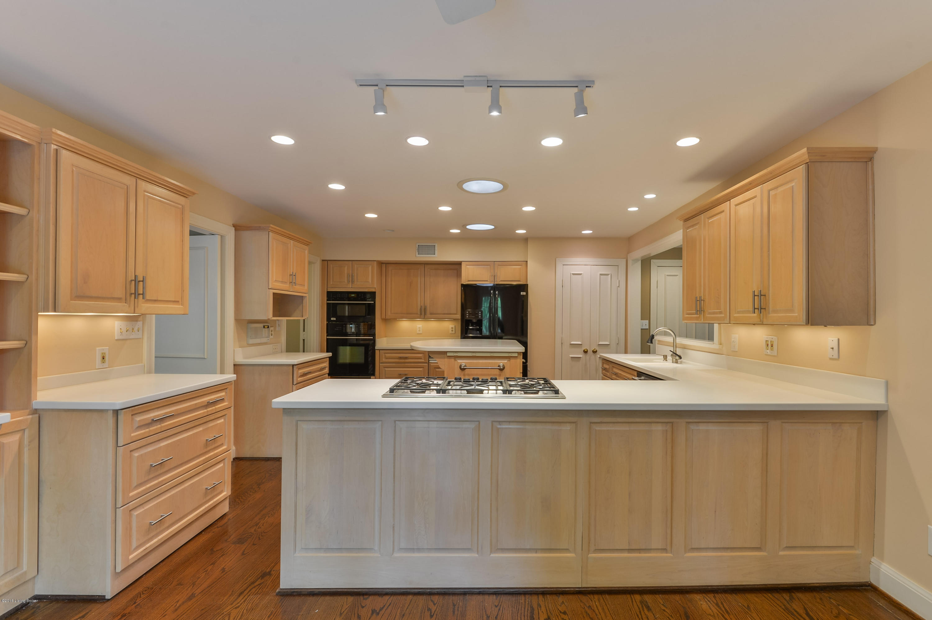 46 Calumet Road Louisville, KY 40207 - Photo 14 of 35 19 LSIR 20160502