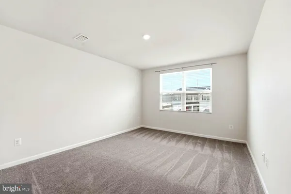 a view of a big room with closet and windows