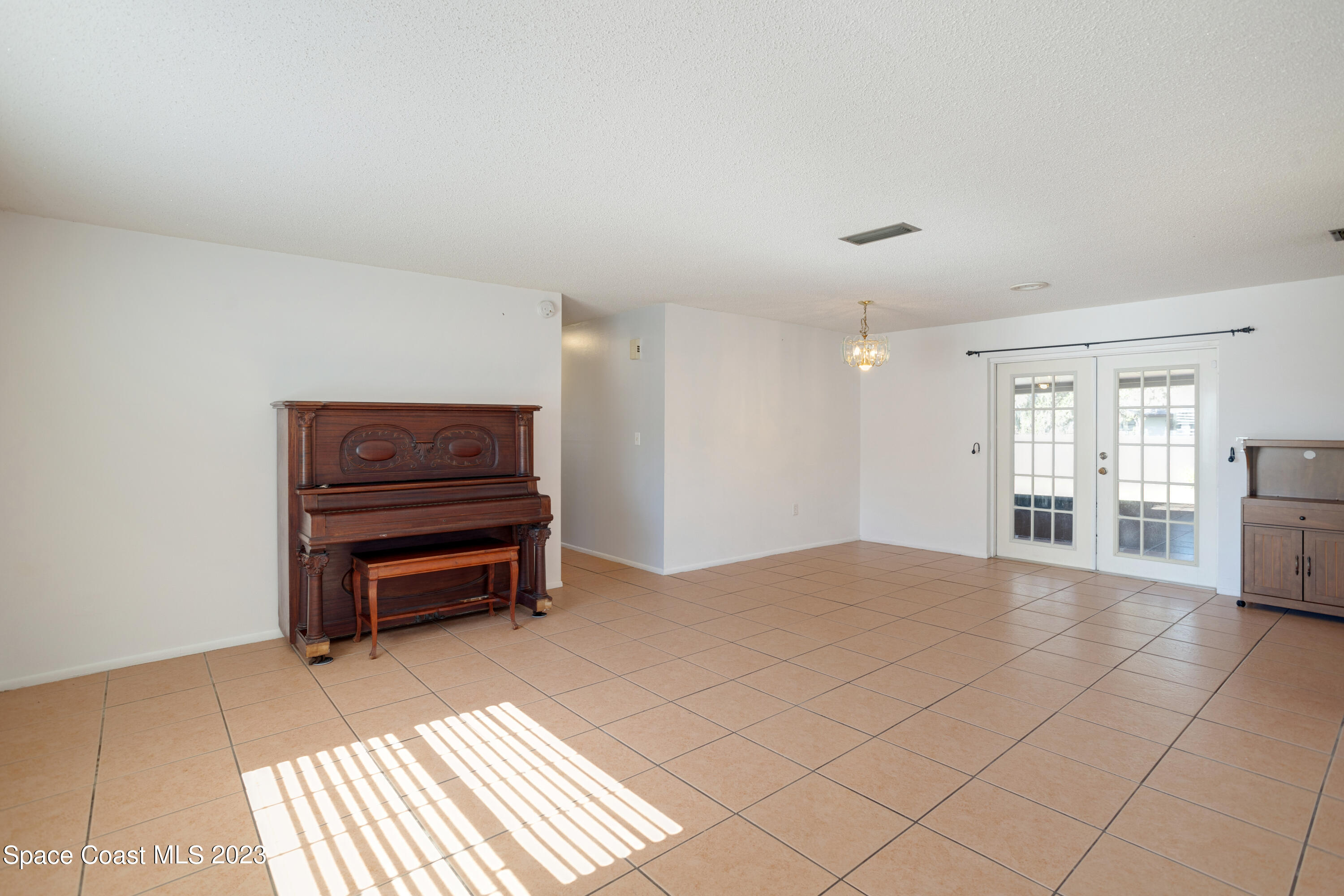 4240 Canela Road Cocoa, FL 32927 - Photo 11 of 30 Front Room from door