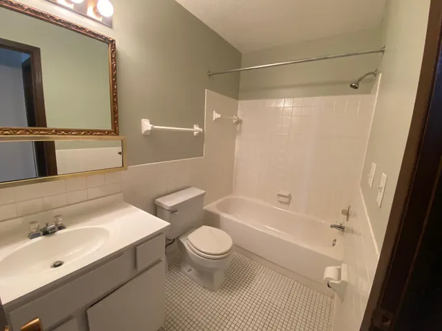 $1,400 | 7350 York Avenue South, Unit 209, Edina, MN 55435