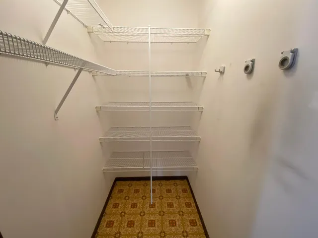 $1,400 | 7350 York Avenue South, Unit 209, Edina, MN 55435