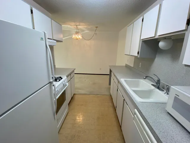 $1,400 | 7350 York Avenue South, Unit 209, Edina, MN 55435