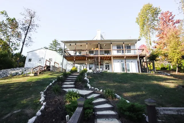 $999,900 | 608 Lakeview Road, Walling, TN 38587