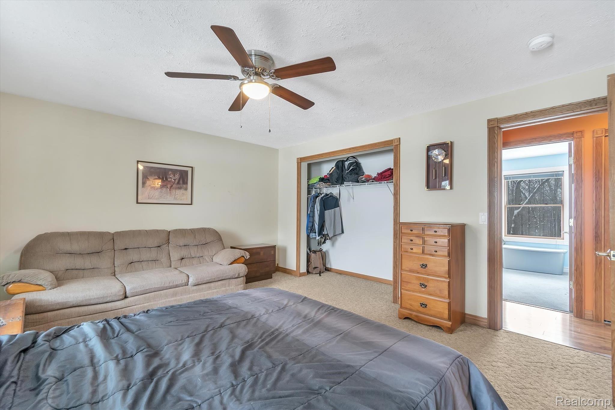 9344 Antcliff Road Howell, MI 48855 - Photo 13 of 43 Main floor master.jpg