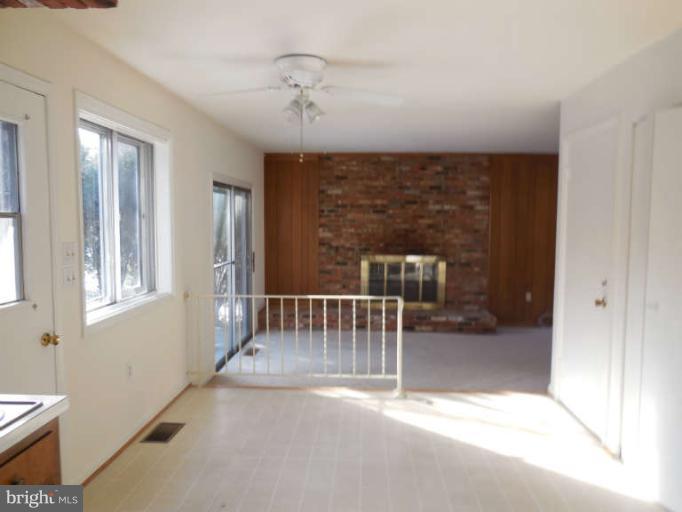 9525 Stevebrook Road Fairfax, VA 22032 - Photo 9 of 20 Family Room