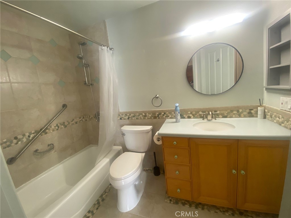 3103 Evening Way, Unit B La Jolla, CA 92037 - Photo 7 of 10 a bathroom with a sink mirror toilet and bathtub
