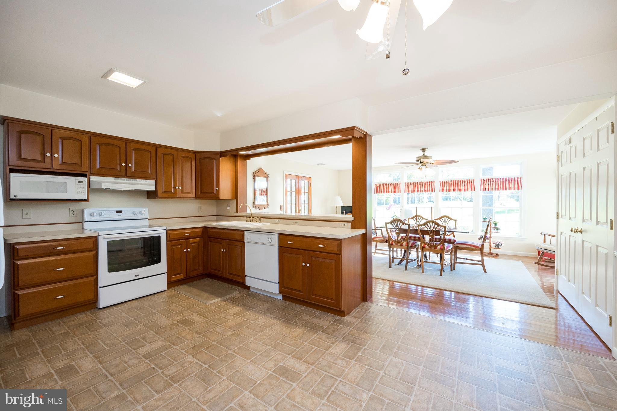 714 Ridgeview Drive Telford, PA 18969 - Photo 11 of 29 Kitchen overlooking dining room