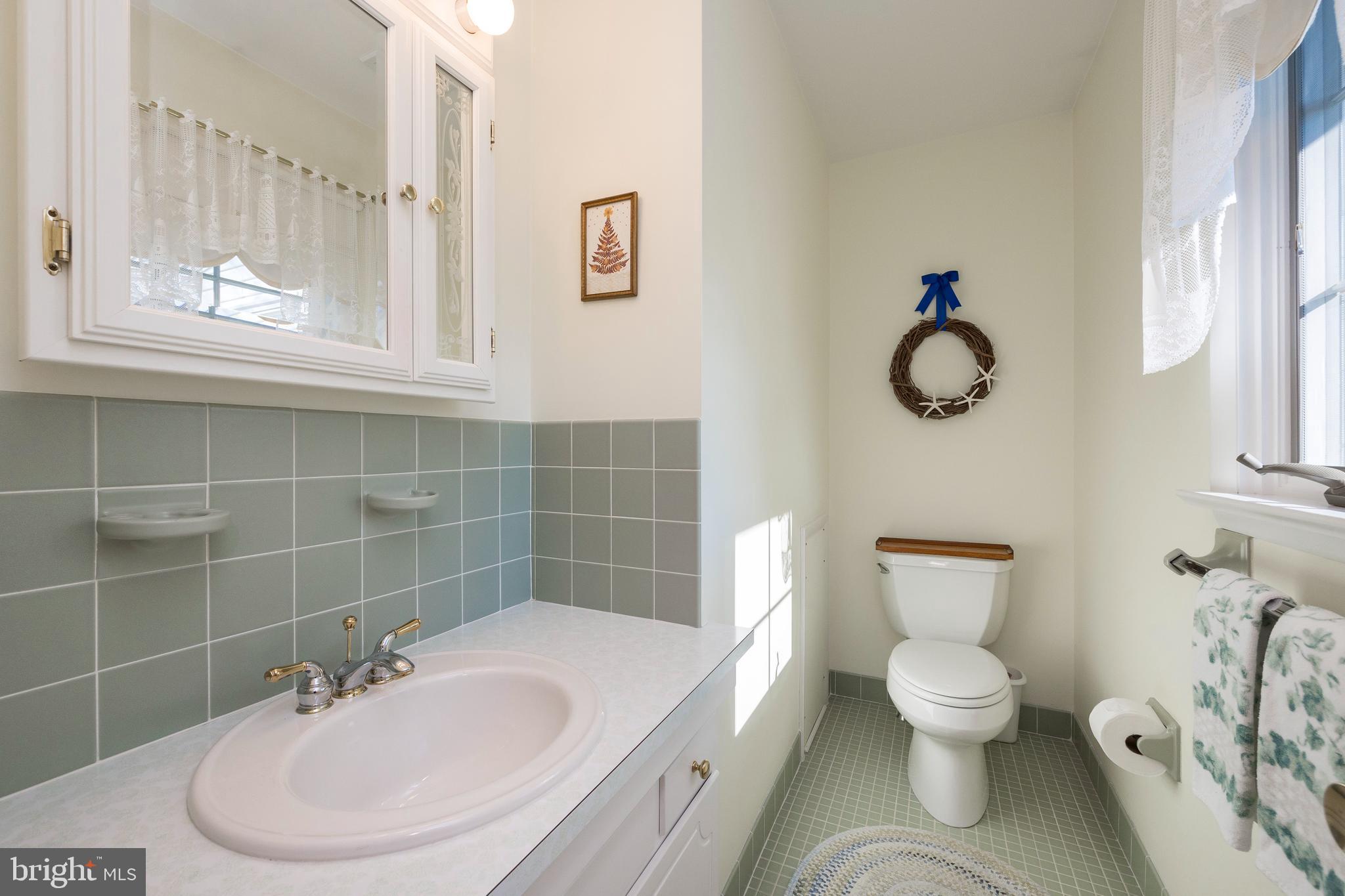 714 Ridgeview Drive Telford, PA 18969 - Photo 21 of 29 Main Bedroom half bath