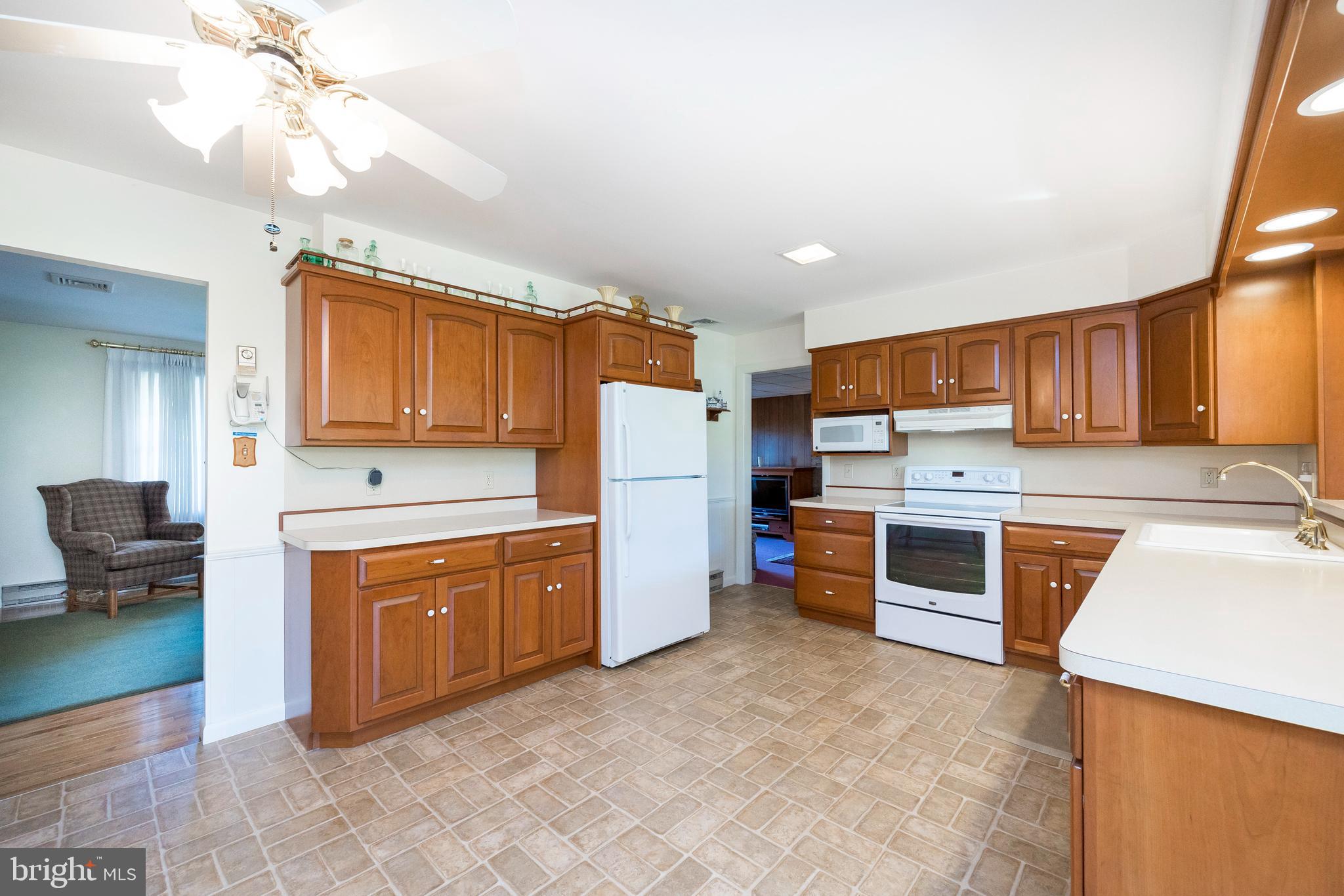 714 Ridgeview Drive Telford, PA 18969 - Photo 10 of 29 Kitchen