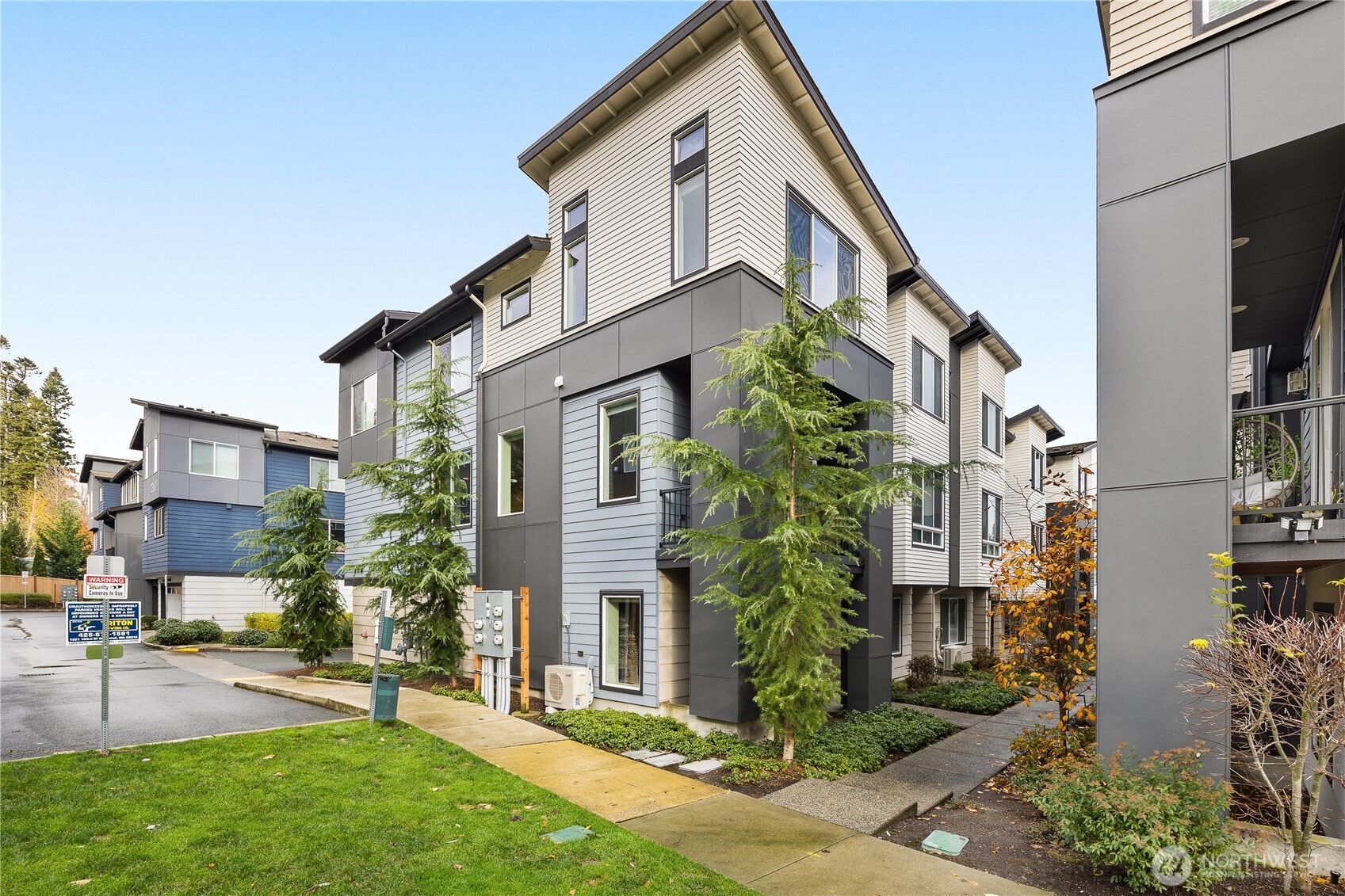 a view of a front of house with a yard