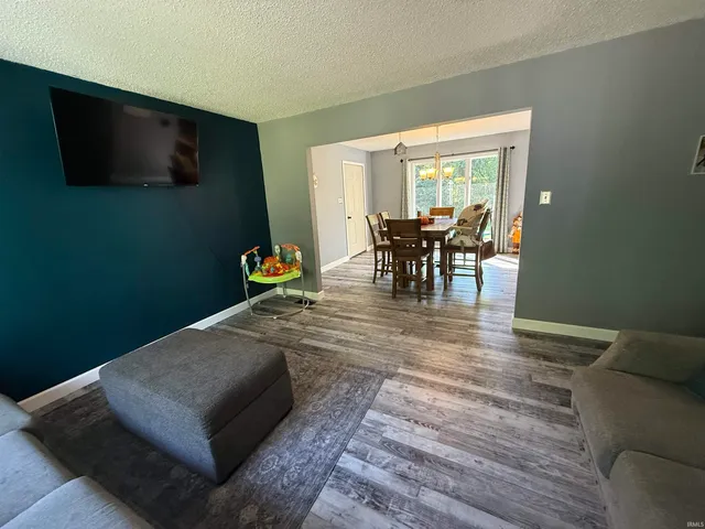 $259,900 | 407 Eastside Park Road, Washington, IN 47501