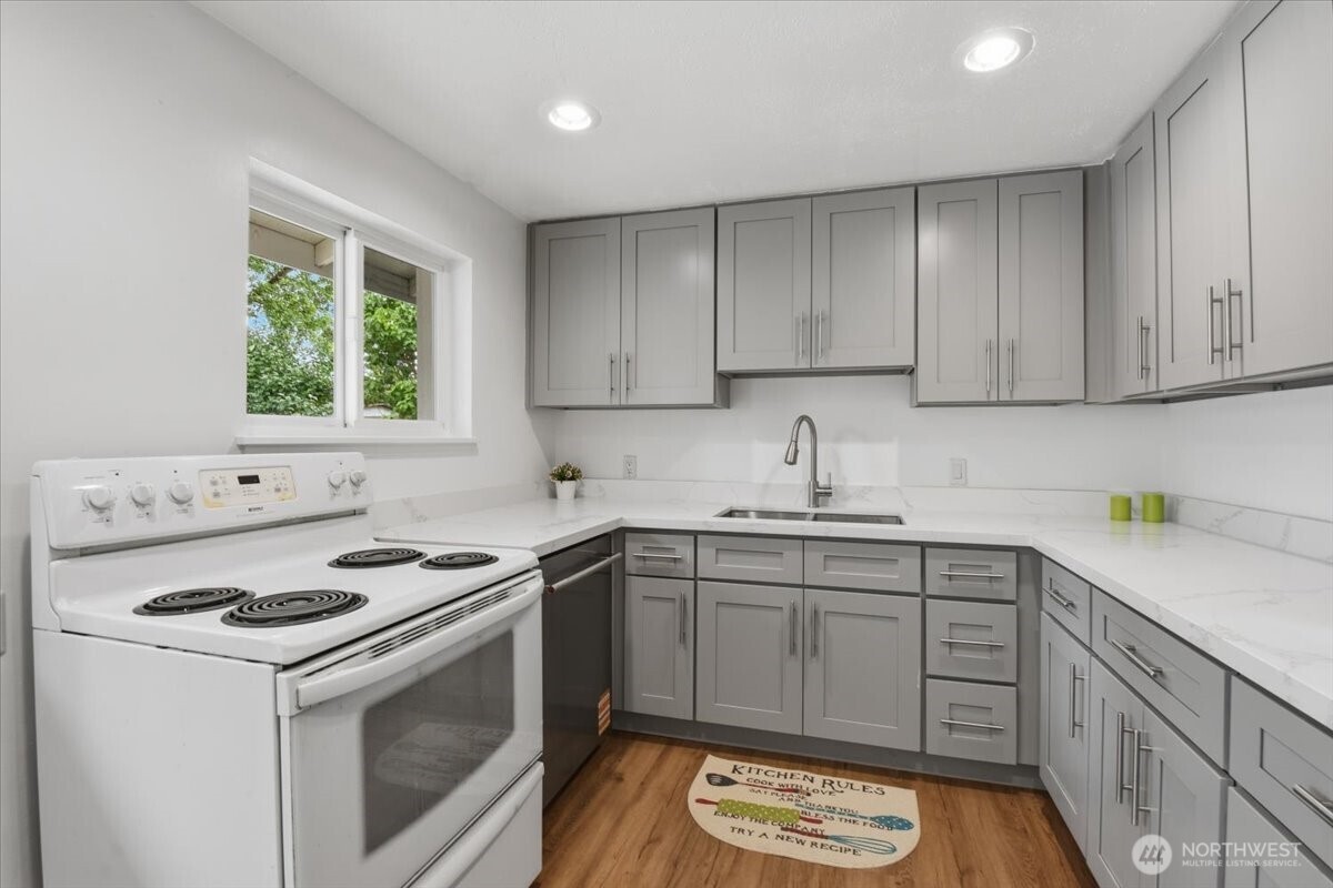 851 Pierce Avenue Northeast Renton, WA 98056 - Photo 12 of 36