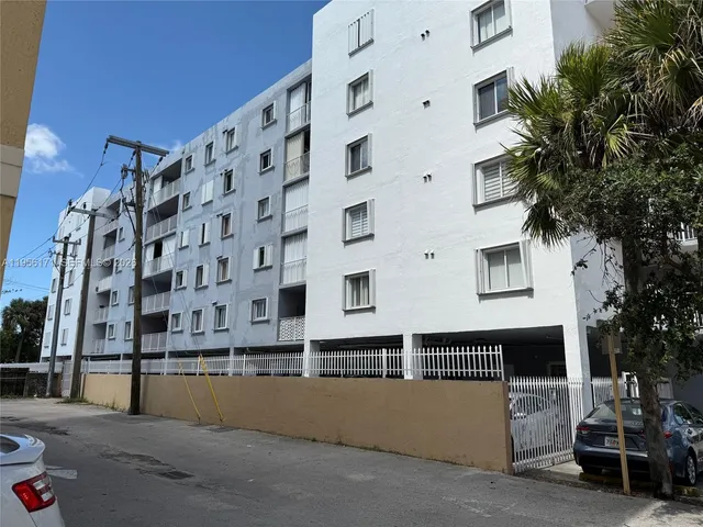 $2,450 | 4854 Northwest 7th Street, Unit 508, Miami, FL 33126