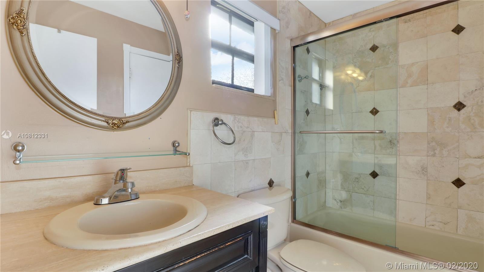 11339 Southwest 74th Terrace Miami, FL 33173 - Photo 25 of 31 SECOND FLOOR BATHROOM