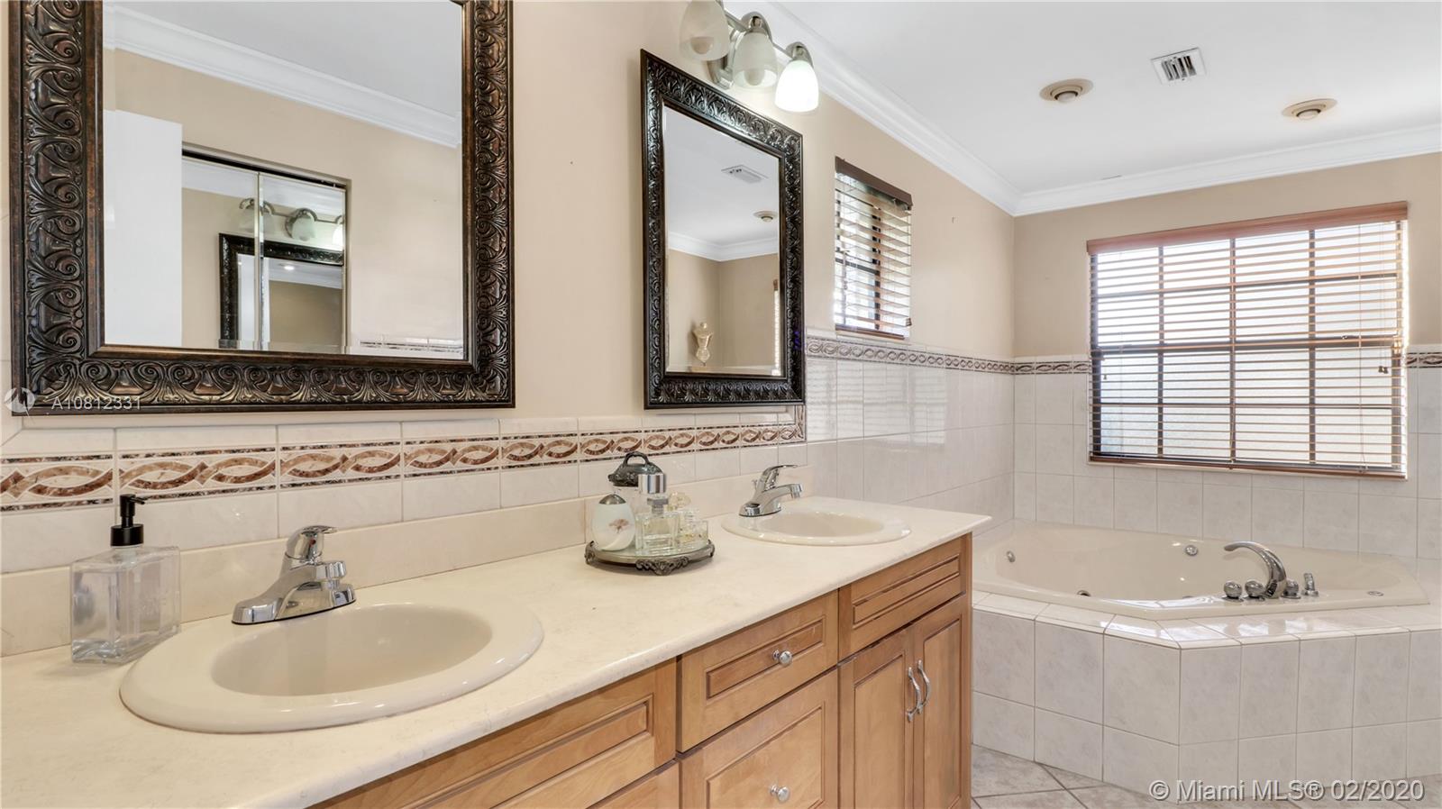 11339 Southwest 74th Terrace Miami, FL 33173 - Photo 27 of 31 MASTER BATH