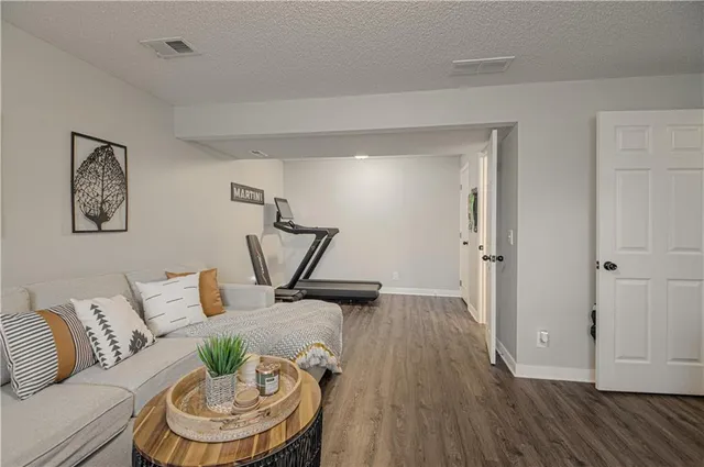 $325,000 | 1318 Northwest 74th Place, Kansas City, MO 64118