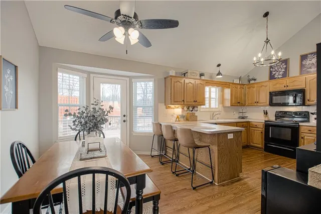 $325,000 | 1318 Northwest 74th Place, Kansas City, MO 64118