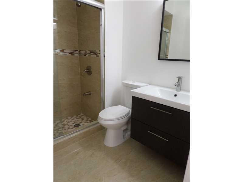 5624 Amersham Way Boca Raton, FL 33486 - Photo 13 of 18 Bathroom.