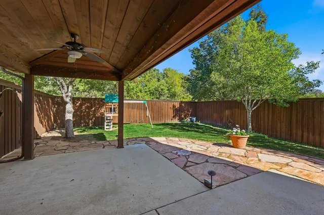 a entryway view with a outdoor space